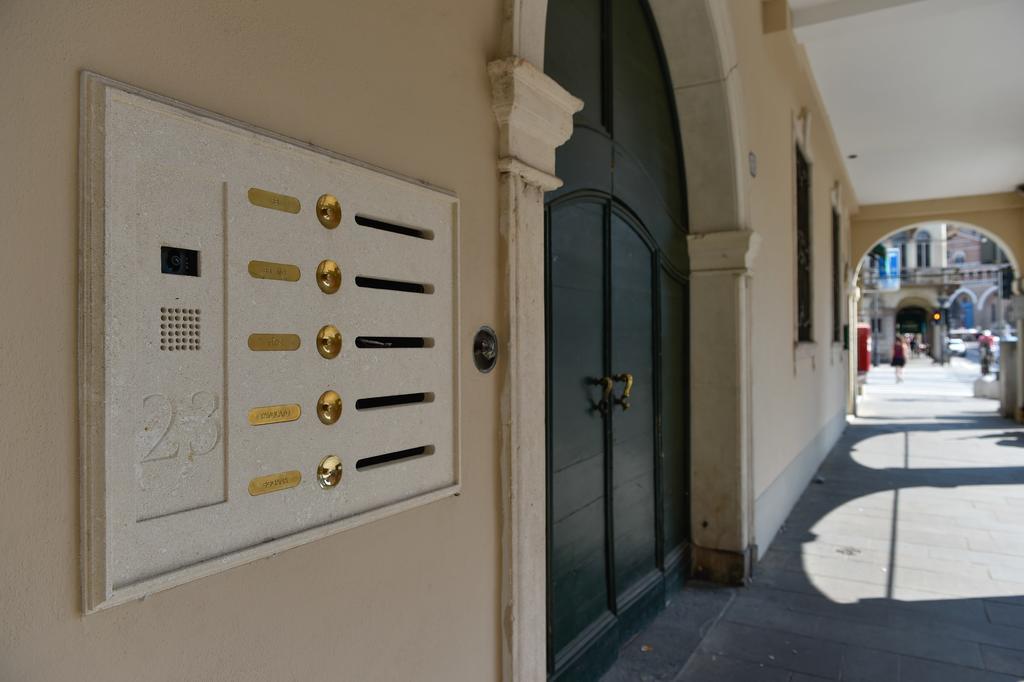 Palazzo Bovio - Boutique Apartments ปาโดวา ภายนอก รูปภาพ